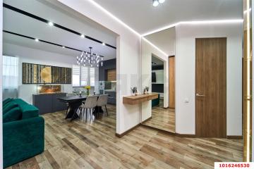 Фото №1: 3-комнатная квартира 87 м², 11/16 эт. - Краснодар, мкр. Центральный, ул. Суворова, 53