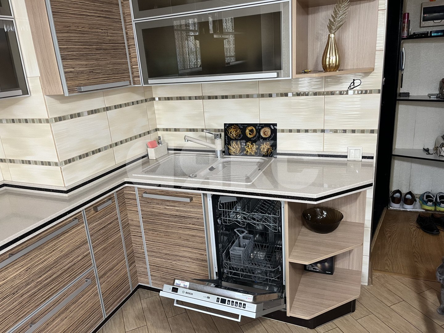 Фото №2: 2-комнатная квартира 50&nbsp;м², 2/9&nbsp;эт. - Геленджик, ул. Ленина