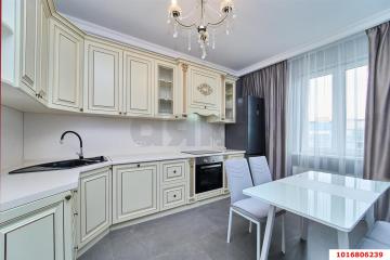 Фото №1: 2-комнатная квартира 60&nbsp;м², 22/22&nbsp;эт. - Краснодар, мкр. жилой комплекс Аквамарин, ул. Уральская, 75к2