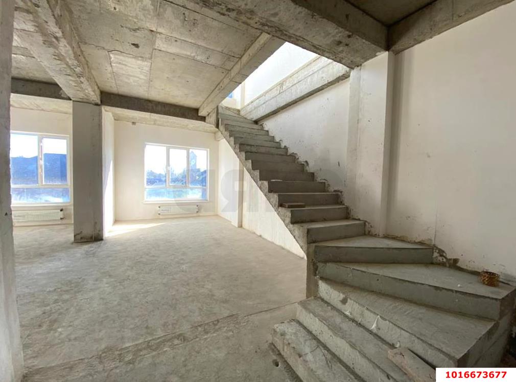 Фото №9: 2-комнатная квартира 195&nbsp;м², 3/4&nbsp;эт. - Краснодар, Западный внутригородской округ, Горогороды, мкр. Центральный, ул. Береговая, 10/3