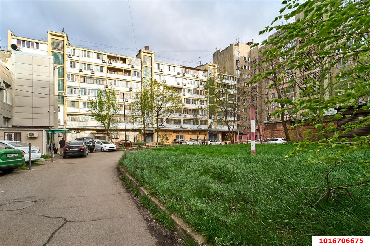 Фото №1: 2-комнатная квартира 55&nbsp;м², 2/9&nbsp;эт. - Краснодар, Западный внутригородской округ, мкр. Центральный, ул. Красная, 33