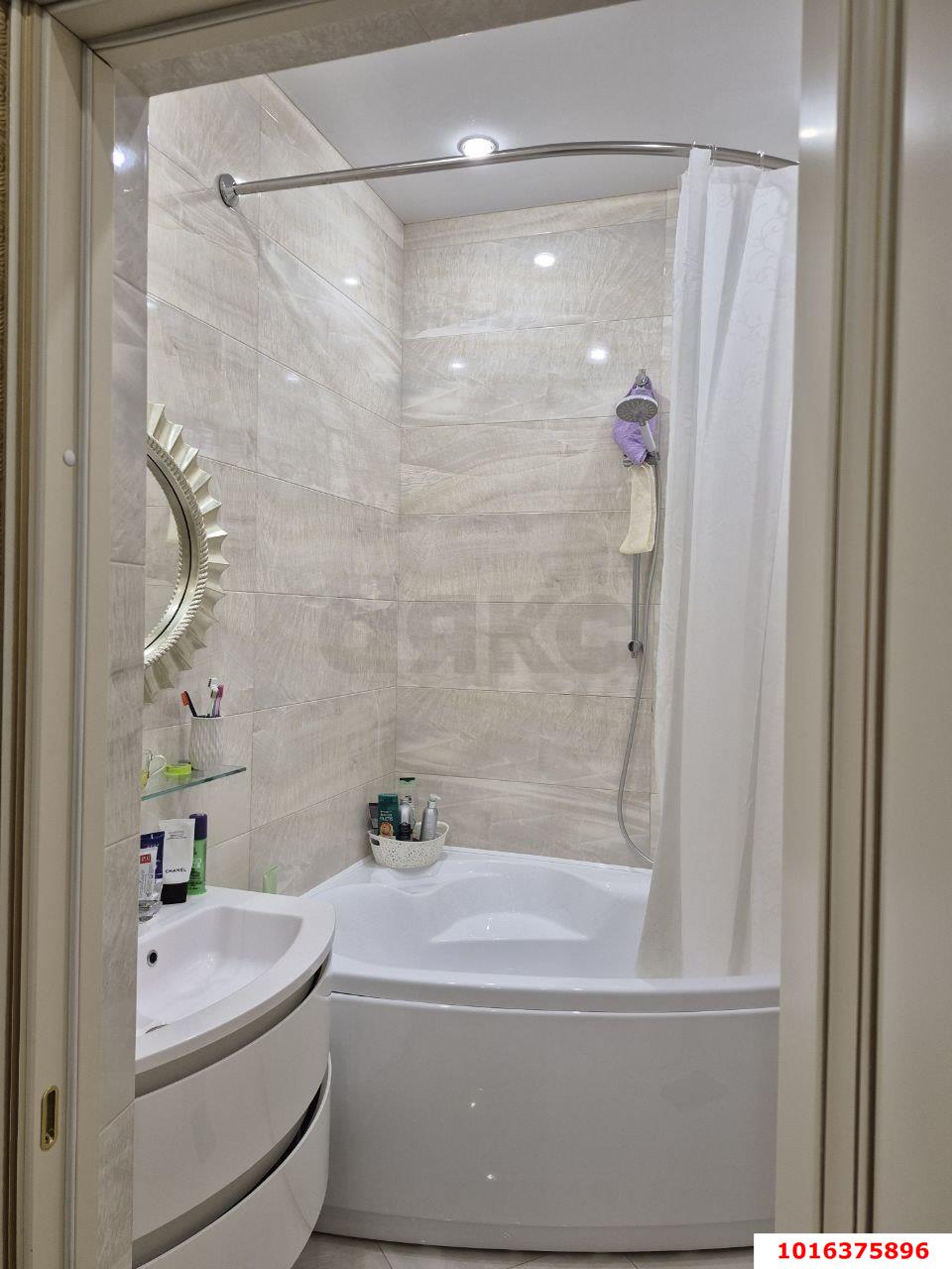 Фото №4: 2-комнатная квартира 75&nbsp;м², 15/19&nbsp;эт. - Краснодар, Западный внутригородской округ, ЖК Октябрьский, мкр. Центральный, ул. Октябрьская, 181/2