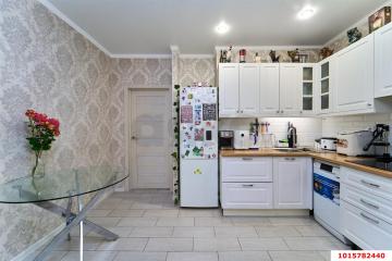 Фото №1: 2-комнатная квартира 61 м², 1/16 эт. - Краснодар, мкр. Восточно-Кругликовский, ул. им. Героя Яцкова И.В., 10