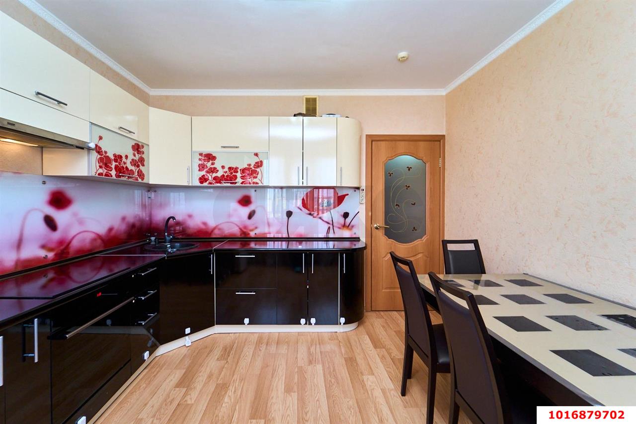 Фото №3: 2-комнатная квартира 72&nbsp;м², 14/16&nbsp;эт. - Краснодар, Западный внутригородской округ, мкр. Центральный, ул. Севастопольская, 6/1