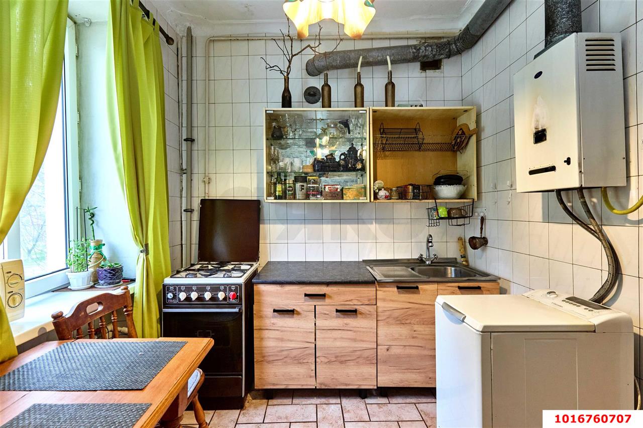 Фото №8: 3-комнатная квартира 53&nbsp;м², 2/3&nbsp;эт. - Краснодар, Центральный внутригородской округ, Покровка, мкр. Центральный, ул. Володарского, 8