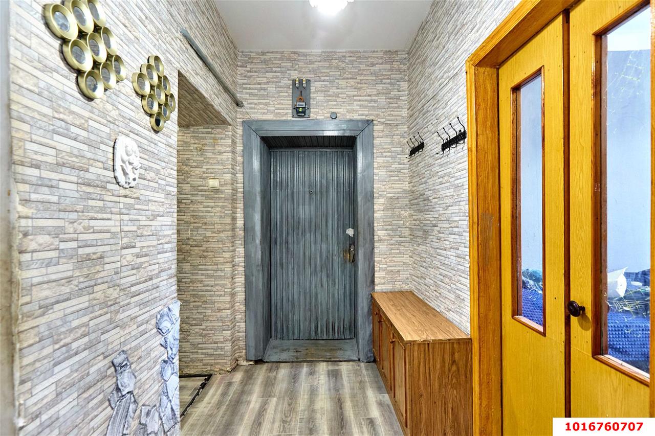 Фото №11: 3-комнатная квартира 53&nbsp;м², 2/3&nbsp;эт. - Краснодар, Центральный внутригородской округ, Покровка, мкр. Центральный, ул. Володарского, 8