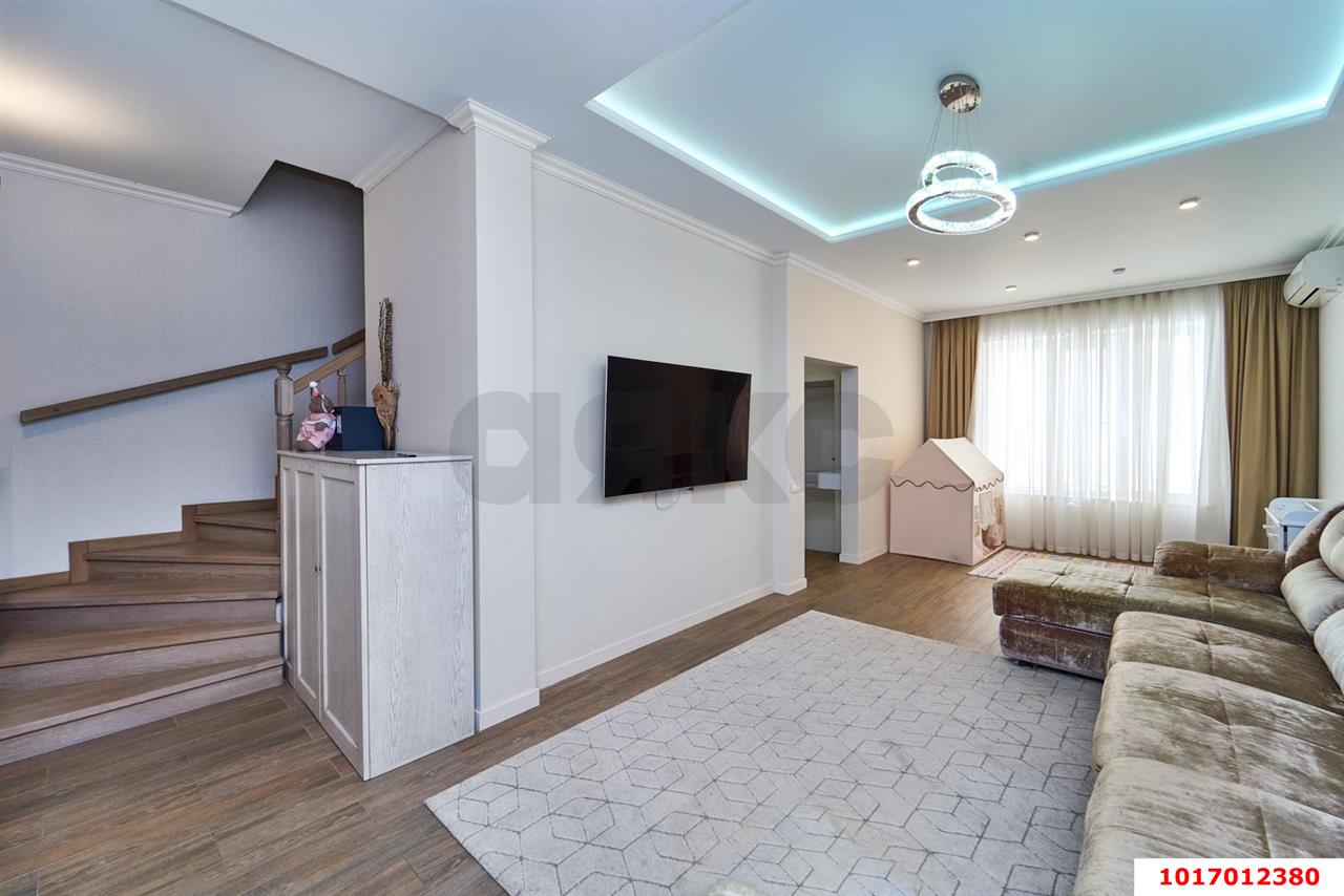 Фото №1: Дом 150&nbsp;м² + 1.8&nbsp;сот., 3&nbsp;эт. - Краснодар, Прикубанский внутригородской округ, Солнечный, мкр. Фестивальный, пер. Архитектора Петина, 3/1