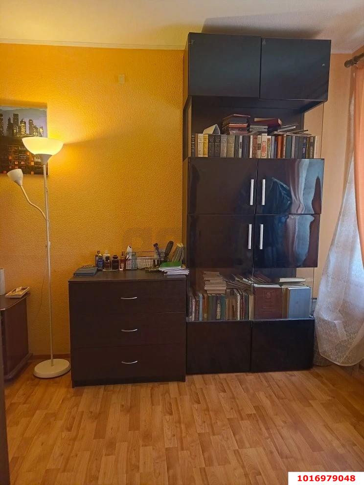 Фото №8: 3-комнатная квартира 59&nbsp;м², 2/5&nbsp;эт. - Краснодар, Западный внутригородской округ, Горгаз, мкр. Центральный, ул. Индустриальная, 54