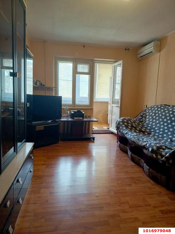 Фото №1: 3-комнатная квартира 59&nbsp;м², 2/5&nbsp;эт. - Краснодар, Западный внутригородской округ, Горгаз, мкр. Центральный, ул. Индустриальная, 54