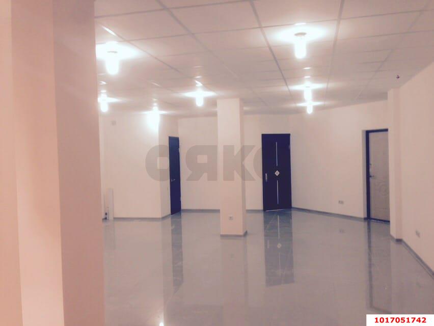 Фото №4: Торговое помещение 72&nbsp;м², 1/6&nbsp;эт. - Краснодар, Прикубанский внутригородской округ, ЖК Лучезарный, мкр. Музыкальный, ул. Ахтарская