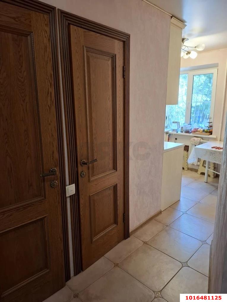 Фото №4: 4-комнатная квартира 59&nbsp;м², 2/5&nbsp;эт. - Краснодар, Центральный внутригородской округ, мкр. Центральный, ул. Хакурате, 7
