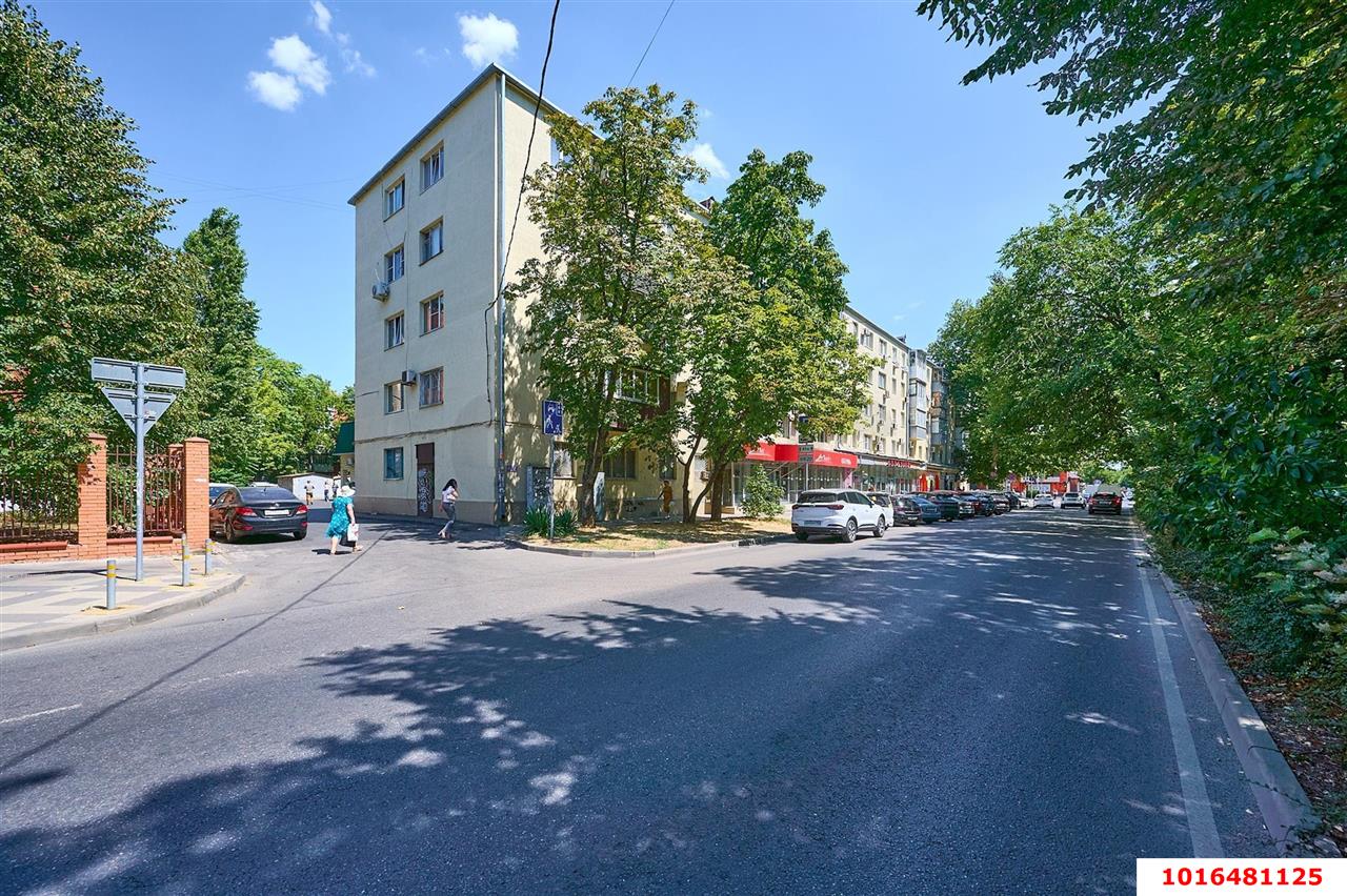 Фото №14: 4-комнатная квартира 59&nbsp;м², 2/5&nbsp;эт. - Краснодар, Центральный внутригородской округ, мкр. Центральный, ул. Хакурате, 7