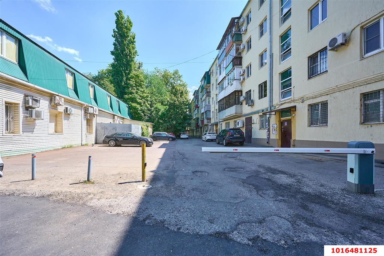 Фото №13: 4-комнатная квартира 59&nbsp;м², 2/5&nbsp;эт. - Краснодар, Центральный внутригородской округ, мкр. Центральный, ул. Хакурате, 7