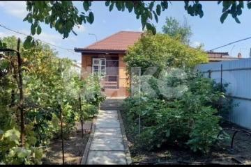 Фото №1: Часть дома 63 м² + 3.5 сот., 1 эт. - Майкоп, мкр. Центр, ул. Госпитальная, 175
