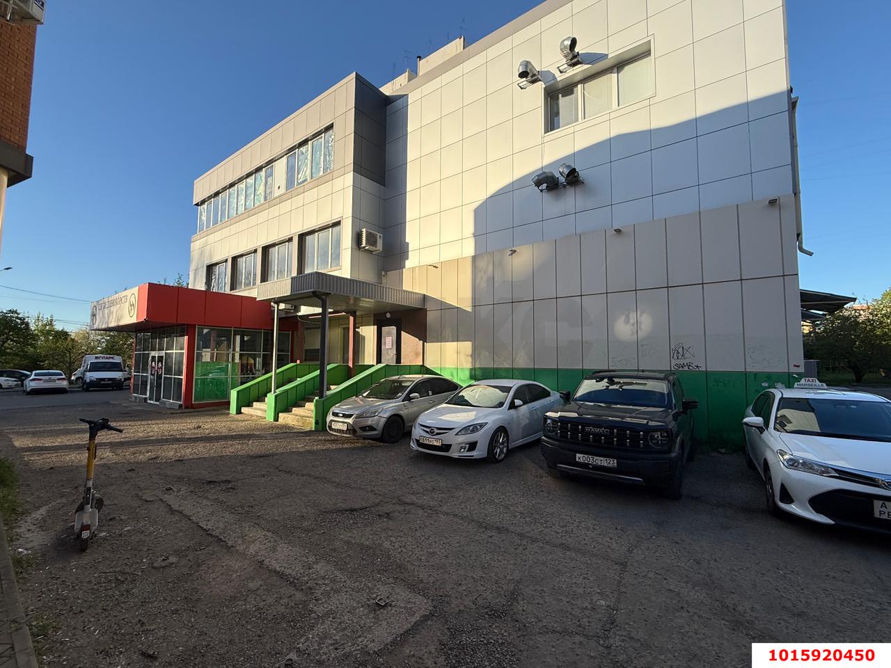 Фото №3: Торговое помещение 660&nbsp;м², 1/3&nbsp;эт. - Краснодар, Западный внутригородской округ, мкр. Юбилейный, ул. 70-летия Октября, 20/3