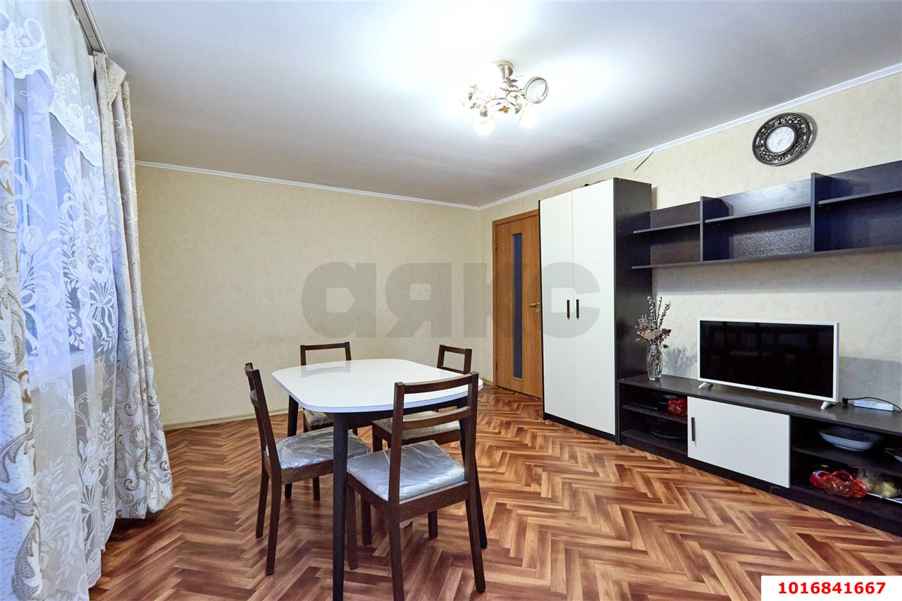 Фото №3: 2-комнатная квартира 46&nbsp;м², 2/2&nbsp;эт. - Краснодар, Прикубанский внутригородской округ, мкр. Славянский, ул. имени Толстого, 38