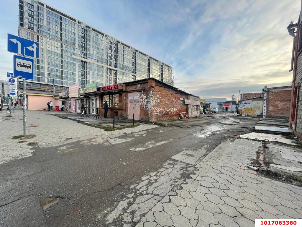 Фото №1: Торговое помещение 381&nbsp;м², 1/1&nbsp;эт. - Краснодар, Западный внутригородской округ, мкр. Центральный, ул. Октябрьская, 177/2