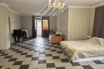 Фото №1: 1-комнатная квартира 86 м², 1/16 эт. - Краснодар, мкр. Кожзавод, ул. Минская, 122/2