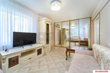 Фото №1: 2-комнатная квартира 41 м², 1/5 эт. - Краснодар, мкр. Черёмушки, ул. 2-я Пятилетка, 8/1