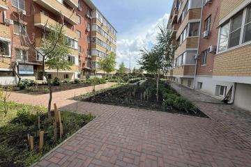 Фото №1: 2-комнатная квартира 49&nbsp;м², 1/5&nbsp;эт. - Краснодар, мкр. Прикубанский внутригородской округ, ул. имени В.М. Комарова, 106Бк3