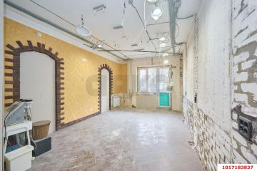 Фото №1: 1-комнатная квартира 45 м², 1/11 эт. - Краснодар, мкр. Гидростроителей, ул. имени Игнатова, 2