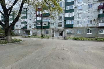 Фото №1: 3-комнатная квартира 63&nbsp;м², 3/5&nbsp;эт. - Майкоп, мкр. Центр, ул. площадь Ленина