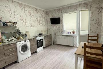 Фото №1: 2-комнатная квартира 64&nbsp;м², 13/18&nbsp;эт. - Краснодар, мкр. Сосновый Бор, ул. имени Виктора Нарыкова, 6к1
