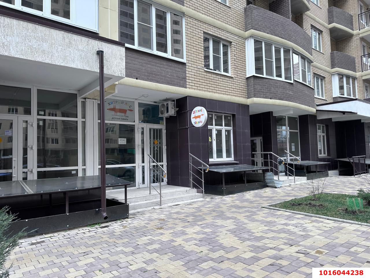 Фото №1: Торговое помещение 36&nbsp;м², 24&nbsp;эт. - Краснодар, Прикубанский внутригородской округ, ЖК Лучший, мкр. имени Петра Метальникова, ул. Петра Метальникова, 38