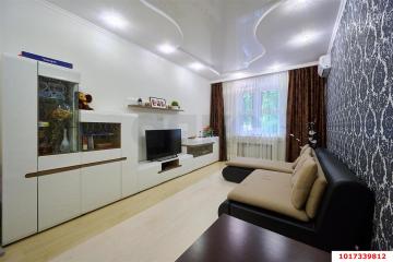 Фото №1: 2-комнатная квартира 54 м², 1/5 эт. - Краснодар, мкр. Центральный, ул. имени Пушкина, 47