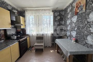 Фото №1: 3-комнатная квартира 63 м², 3/3 эт. - Кореновск, мкр. 2-й квартал, ул. Горького, 105