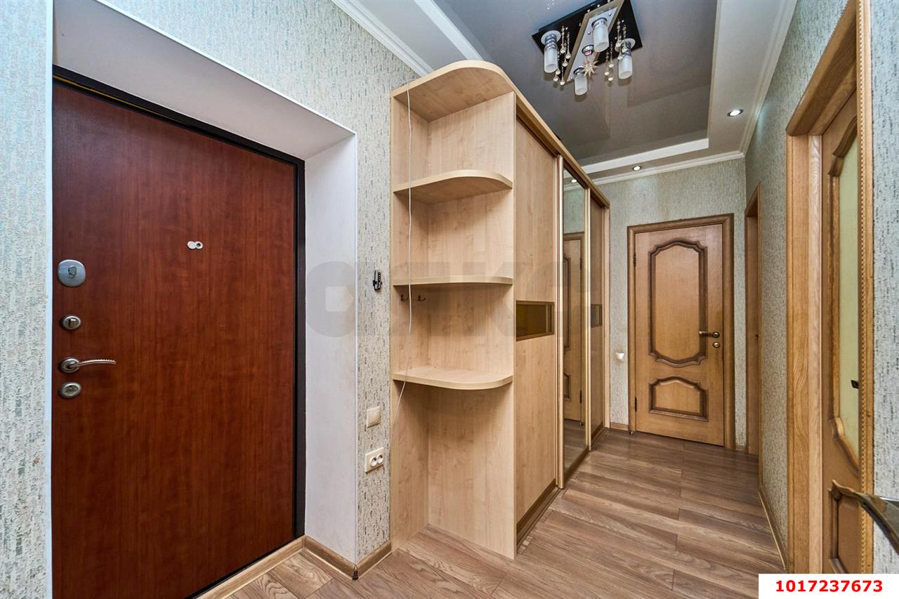 Фото №1: 2-комнатная квартира 67&nbsp;м², 2/6&nbsp;эт. - Краснодар, Прикубанский внутригородской округ, Калинино, мкр. Завод Радиоизмерительных Приборов, пер. Гаражный, 12/4