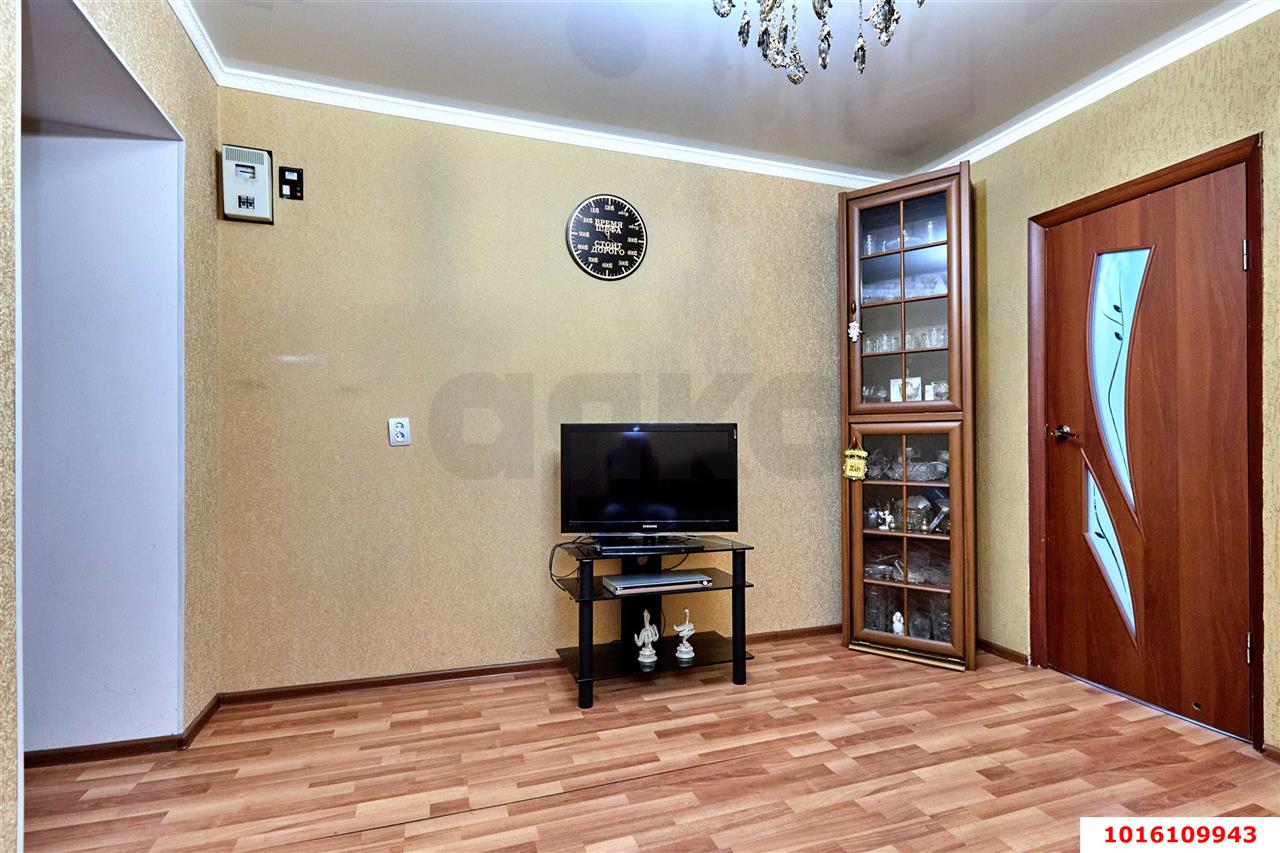 Фото №7: 2-комнатная квартира 46&nbsp;м², 1/1&nbsp;эт. - Краснодар, Центральный внутригородской округ, мкр. Центральный, ул. Коммунаров, 72