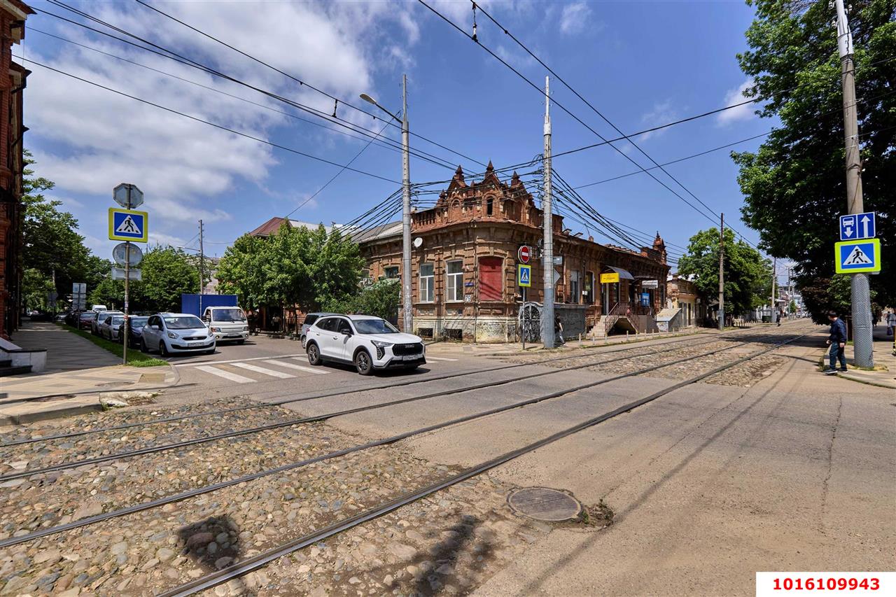 Фото №15: 2-комнатная квартира 46&nbsp;м², 1/1&nbsp;эт. - Краснодар, Центральный внутригородской округ, мкр. Центральный, ул. Коммунаров, 72