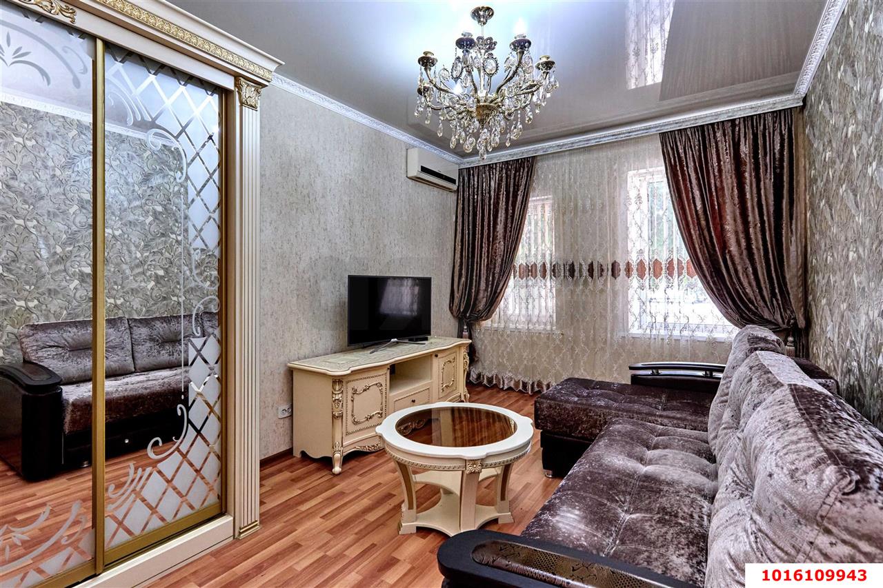 Фото №3: 2-комнатная квартира 46&nbsp;м², 1/1&nbsp;эт. - Краснодар, Центральный внутригородской округ, мкр. Центральный, ул. Коммунаров, 72