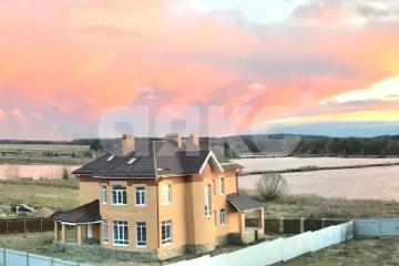 Фото №1: Коттедж 464 м² + 14 сот., 3 эт. - Городище-Юшково, ул. Озёрная