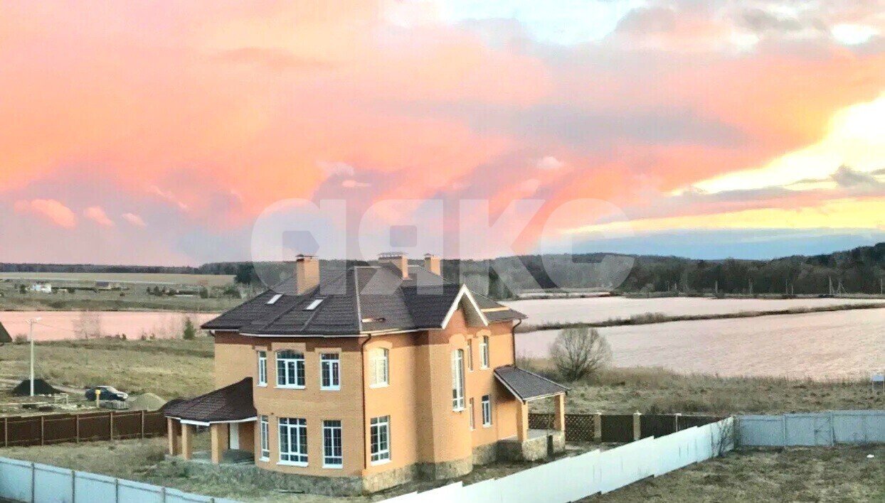 Фото №1: Коттедж 464&nbsp;м² + 14&nbsp;сот., 3&nbsp;эт. - Городище-Юшково, ул. Озёрная