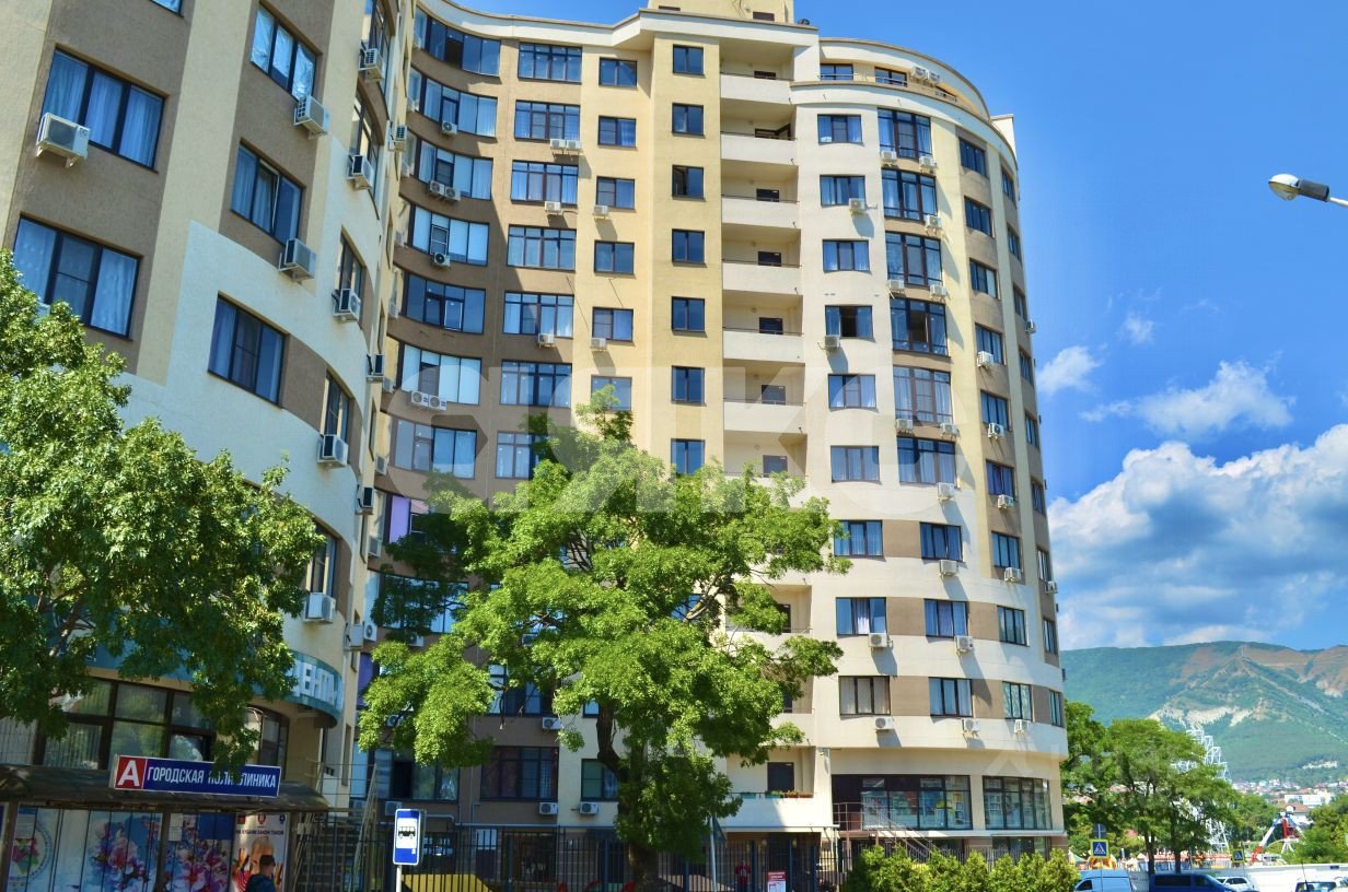 Фото №1: 2-комнатная квартира 50&nbsp;м², 5/12&nbsp;эт. - Геленджик, ул. Приморская, 1