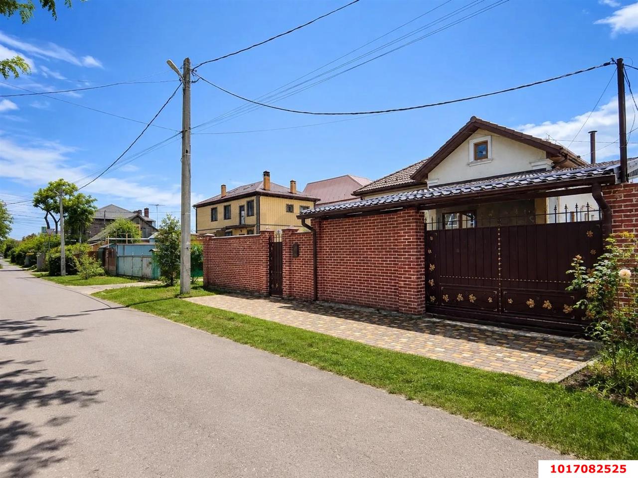 Фото №1: Дом 250&nbsp;м² + 4&nbsp;сот., 2&nbsp;эт. - Краснодар, Западный внутригородской округ, Горогороды, мкр. Центральный, ул. Александра Матросова, 45