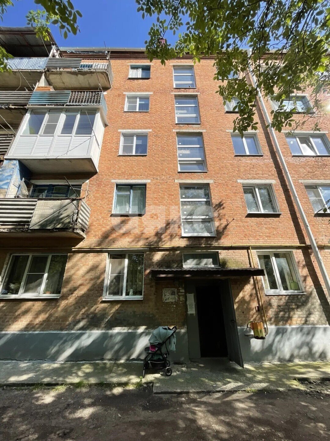 Фото №6: 2-комнатная квартира 47&nbsp;м², 1/5&nbsp;эт. - Новокубанск, п. КНИИТИМ, ул. Ленинградская, 30