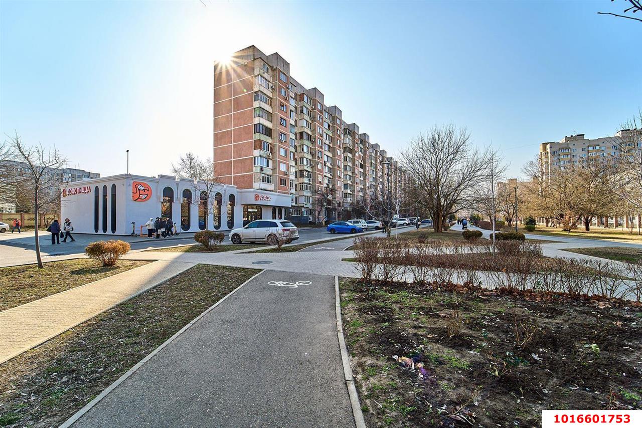 Фото №17: 4-комнатная квартира 96&nbsp;м², 1/10&nbsp;эт. - Краснодар, Западный внутригородской округ, мкр. Юбилейный, ул. 70-летия Октября, 26