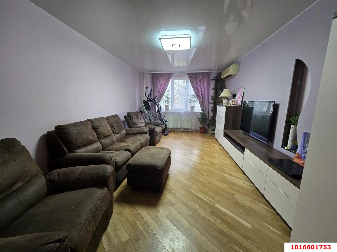 Фото №3: 4-комнатная квартира 96&nbsp;м², 1/10&nbsp;эт. - Краснодар, Западный внутригородской округ, мкр. Юбилейный, ул. 70-летия Октября, 26