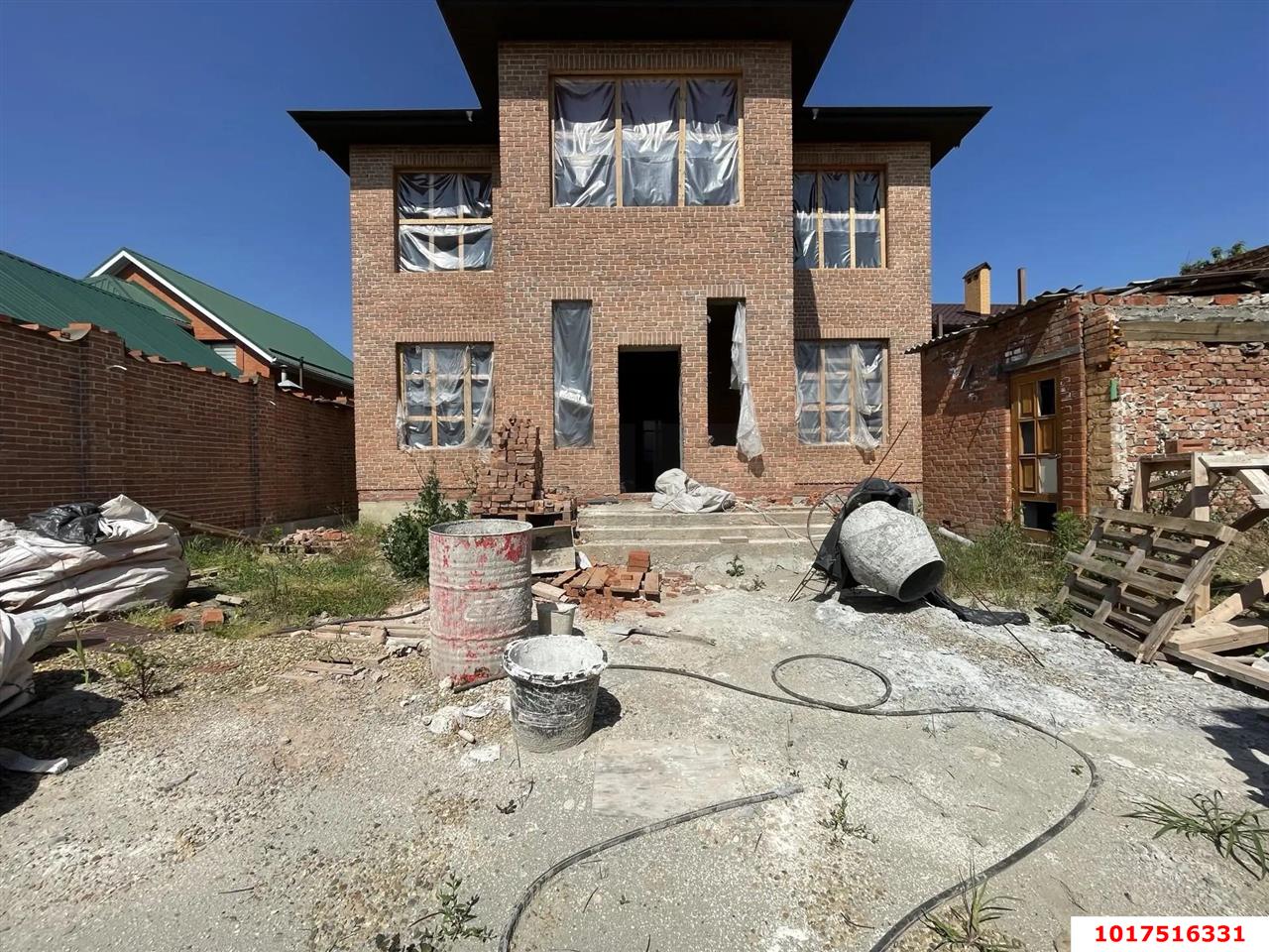 Фото №1: Дом 319&nbsp;м² + 6.04&nbsp;сот., 2&nbsp;эт. - Краснодар, Прикубанский внутригородской округ, мкр. Славянский, пр-д 3-й Линии