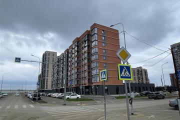 Фото №1: Торговое помещение 95 м², 1/9 эт. - Краснодар, мкр. ЖК Тёплые Края, ул. имени Виктора Анфиногенова, 12к3
