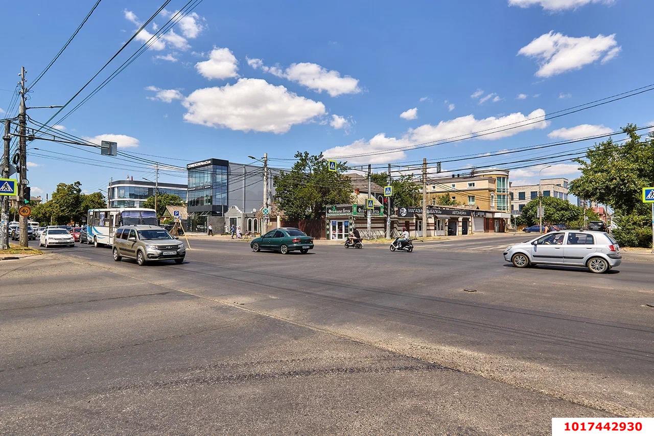 Фото №1: Отдельное здание 270&nbsp;м², 1/2&nbsp;эт. - Краснодар, Прикубанский внутригородской округ, мкр. Фестивальный, ул. Красных Партизан, 323