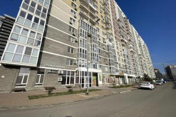 Фото №1: Торговое помещение 74 м², 1/16 эт. - Краснодар, мкр. жилой комплекс Сармат, ул. Западный Обход, 65к1