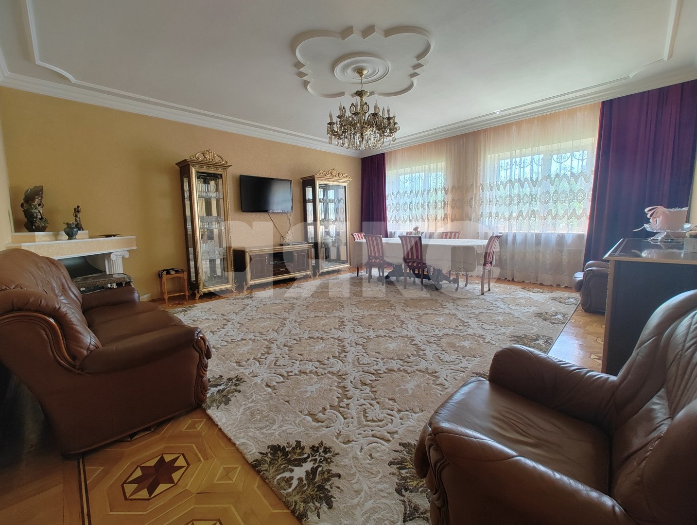 Фото №2: Дом 360&nbsp;м² + 5&nbsp;сот., 3&nbsp;эт. - Майкоп, мкр. Центр, ул. Курганная, 289