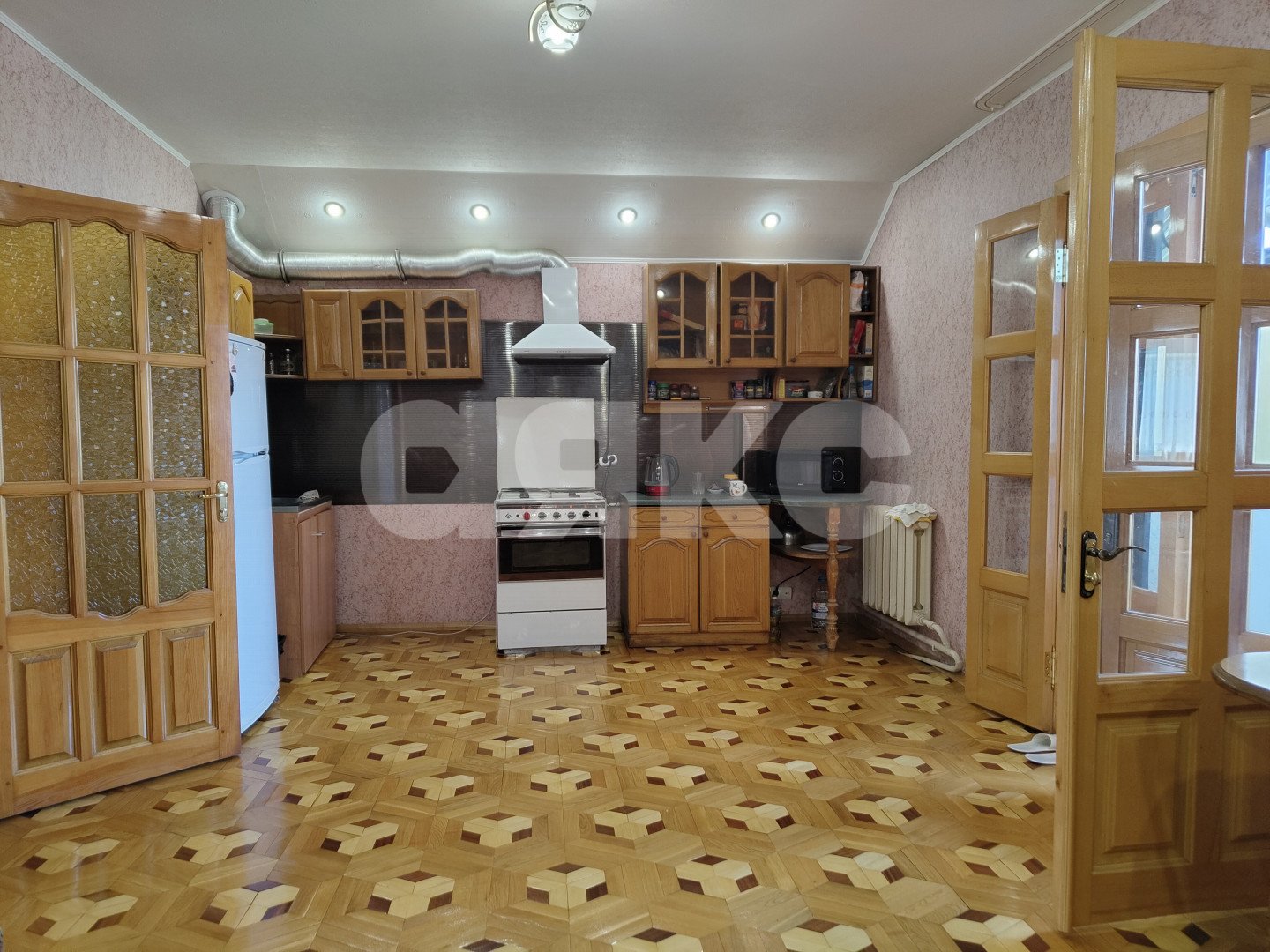 Фото №14: Дом 360&nbsp;м² + 5&nbsp;сот., 3&nbsp;эт. - Майкоп, мкр. Центр, ул. Курганная, 289