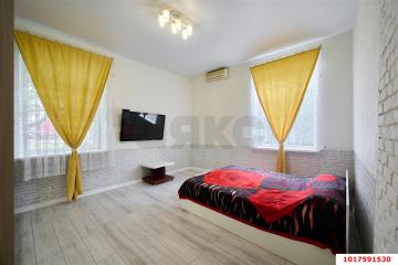 Фото №1: 1-комнатная квартира 35 м², 1/2 эт. - Краснодар, мкр. Центральный, ул. Ломоносова, 104
