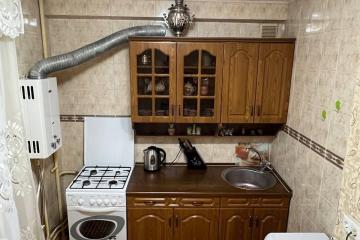 Фото №1: 3-комнатная квартира 60&nbsp;м², 4/5&nbsp;эт. - Краснодар, мкр. Центральный, ул. Братьев Дроздовых, 27