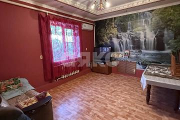 Фото №1: 2-комнатная квартира 50&nbsp;м², 2/2&nbsp;эт. - Новокубанск, ул. Мира, 9